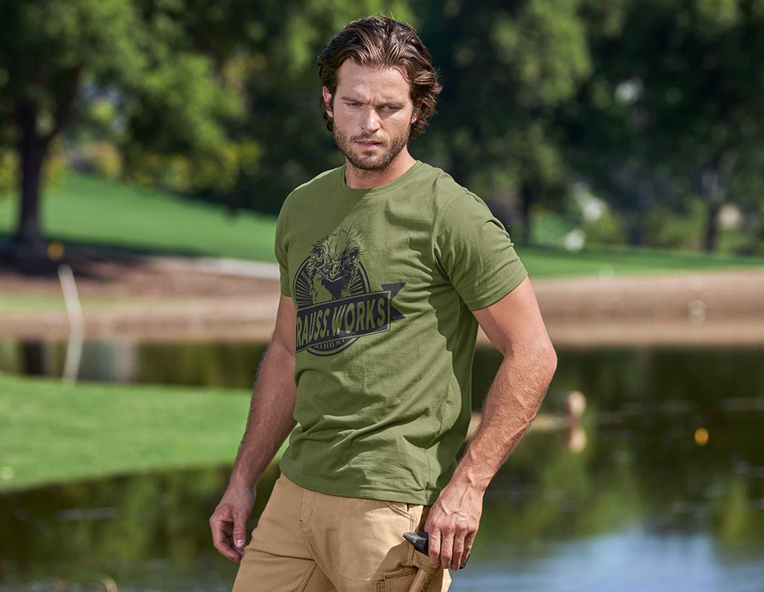Bekleidung: T-Shirt e.s.iconic works + berggrün
