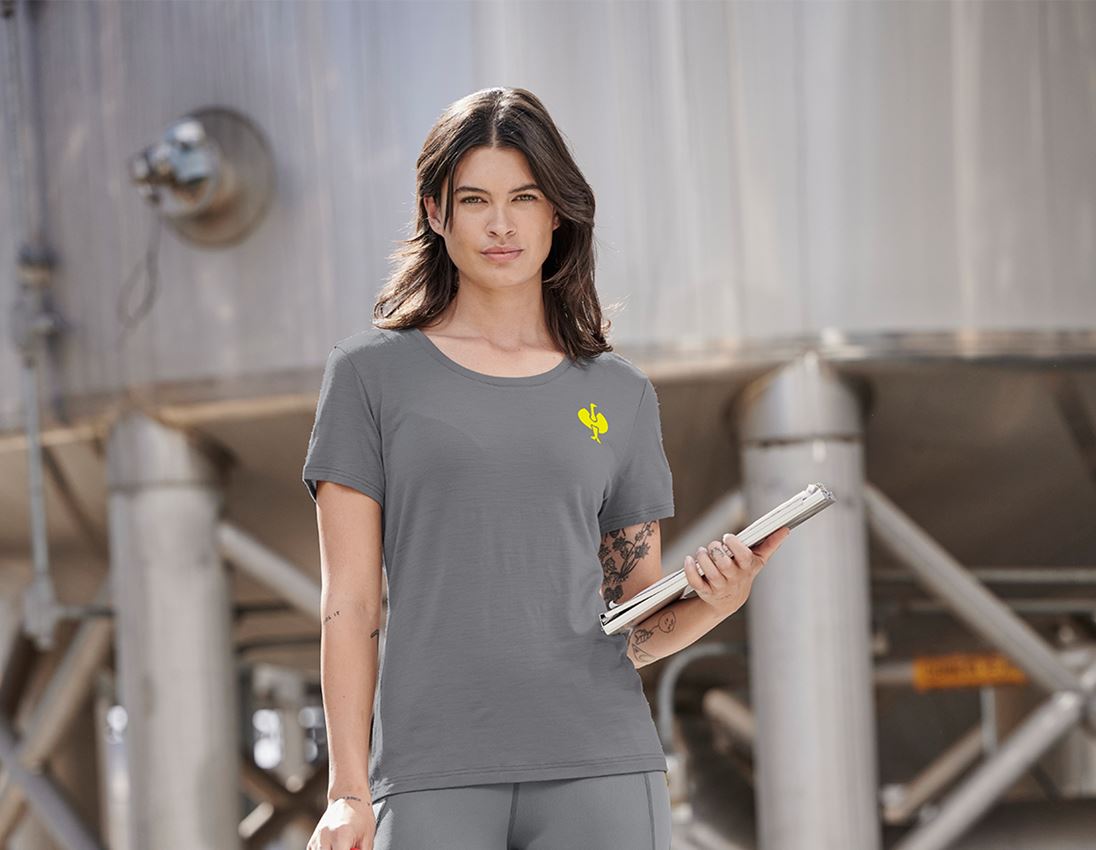 Vêtements: T-Shirt Merino e.s.trail, femmes + gris basalte/jaune acide