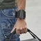 Über das Wrist band base e.s.tool concept lassen sich Kleinteile am Handgelenk sichern. Foto: Engelbert Strauss